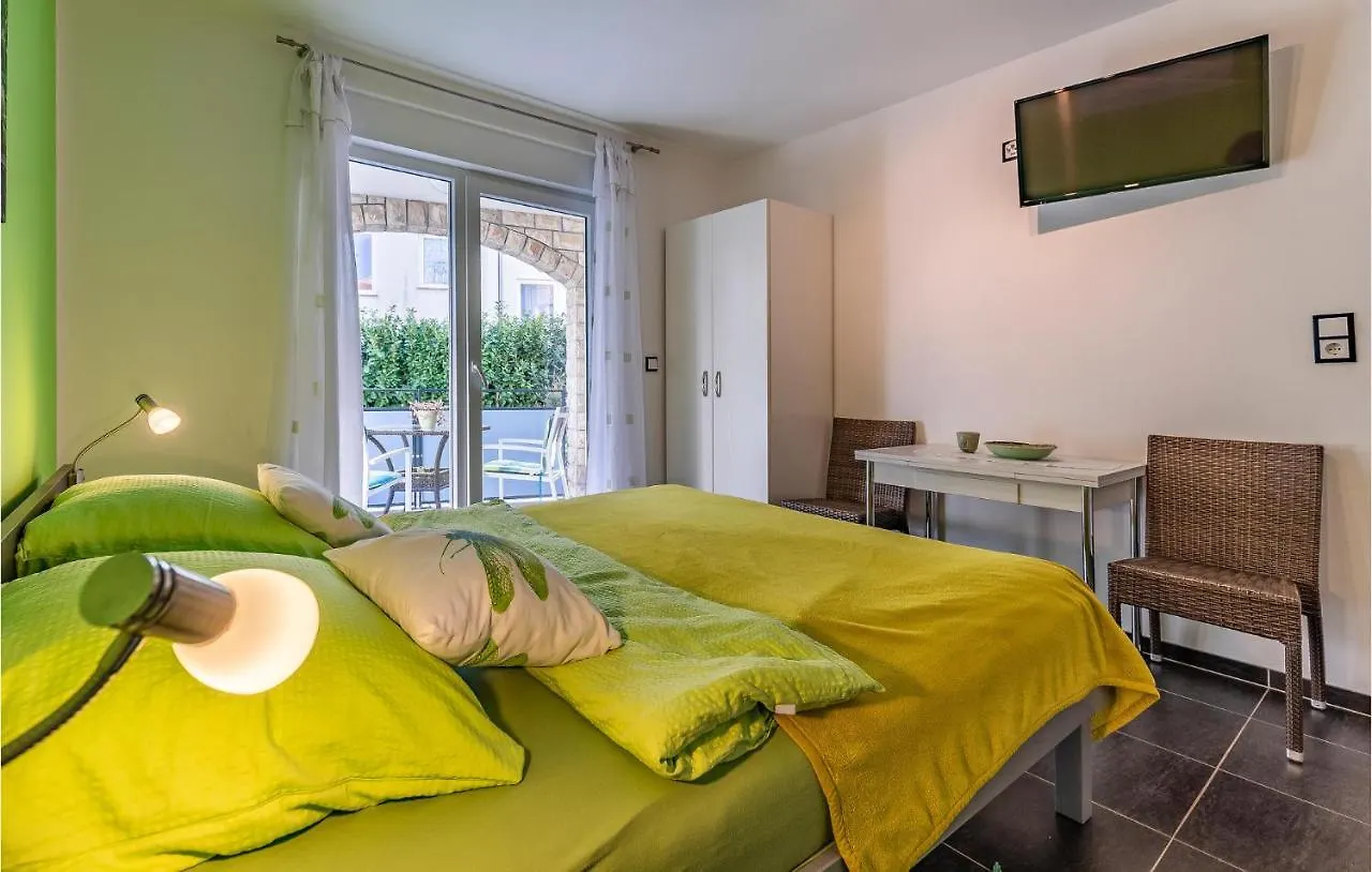 Nice Apartment In Medulin With Kitchen