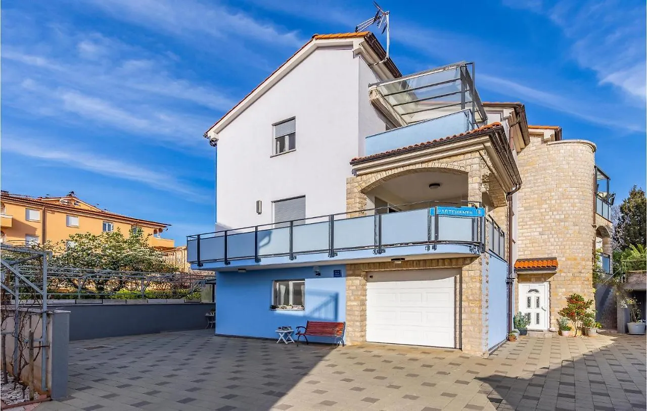 Nice Apartment In Medulin With Kitchen